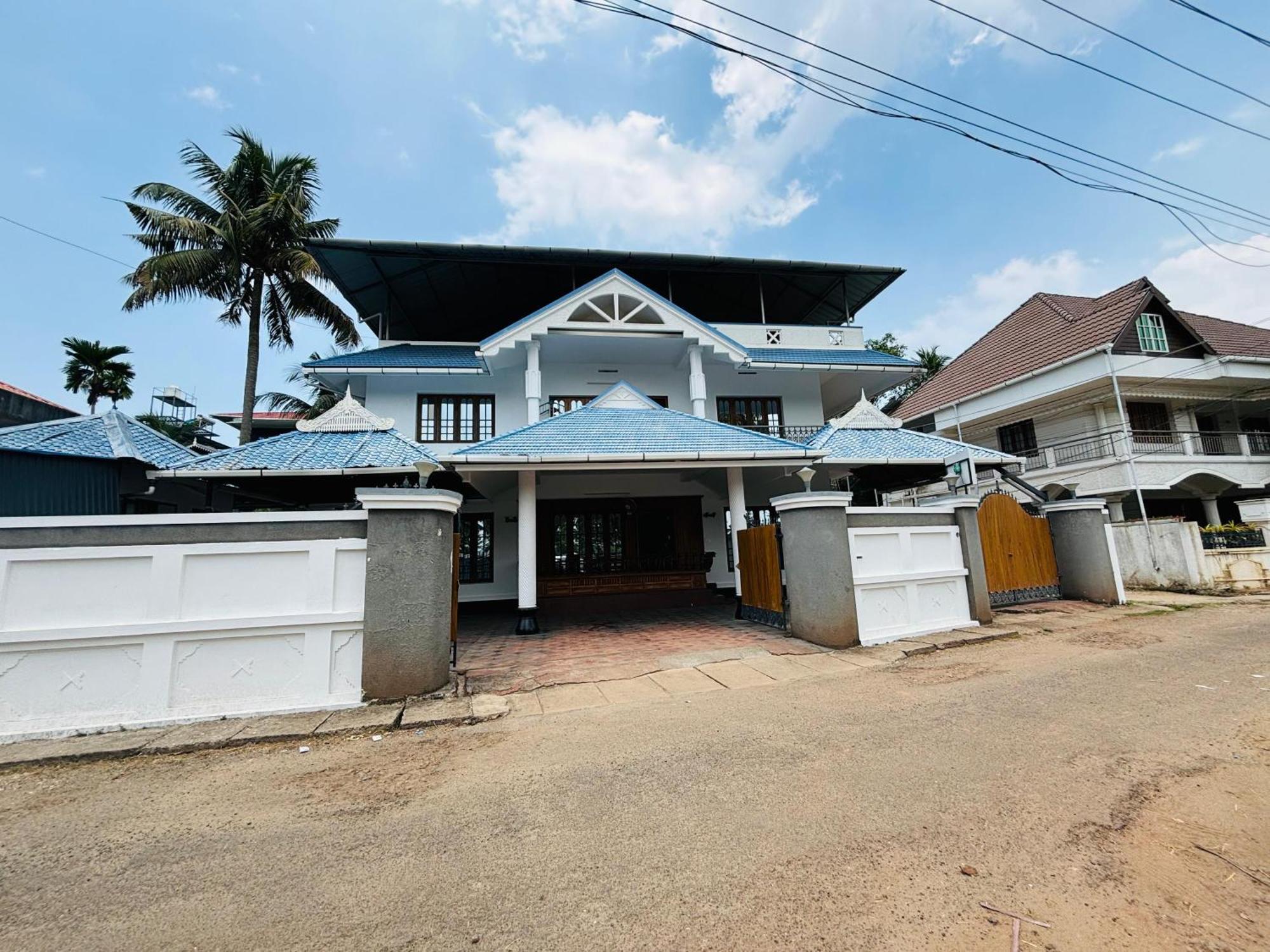 Isha Residency Hotel Kochi Exterior foto
