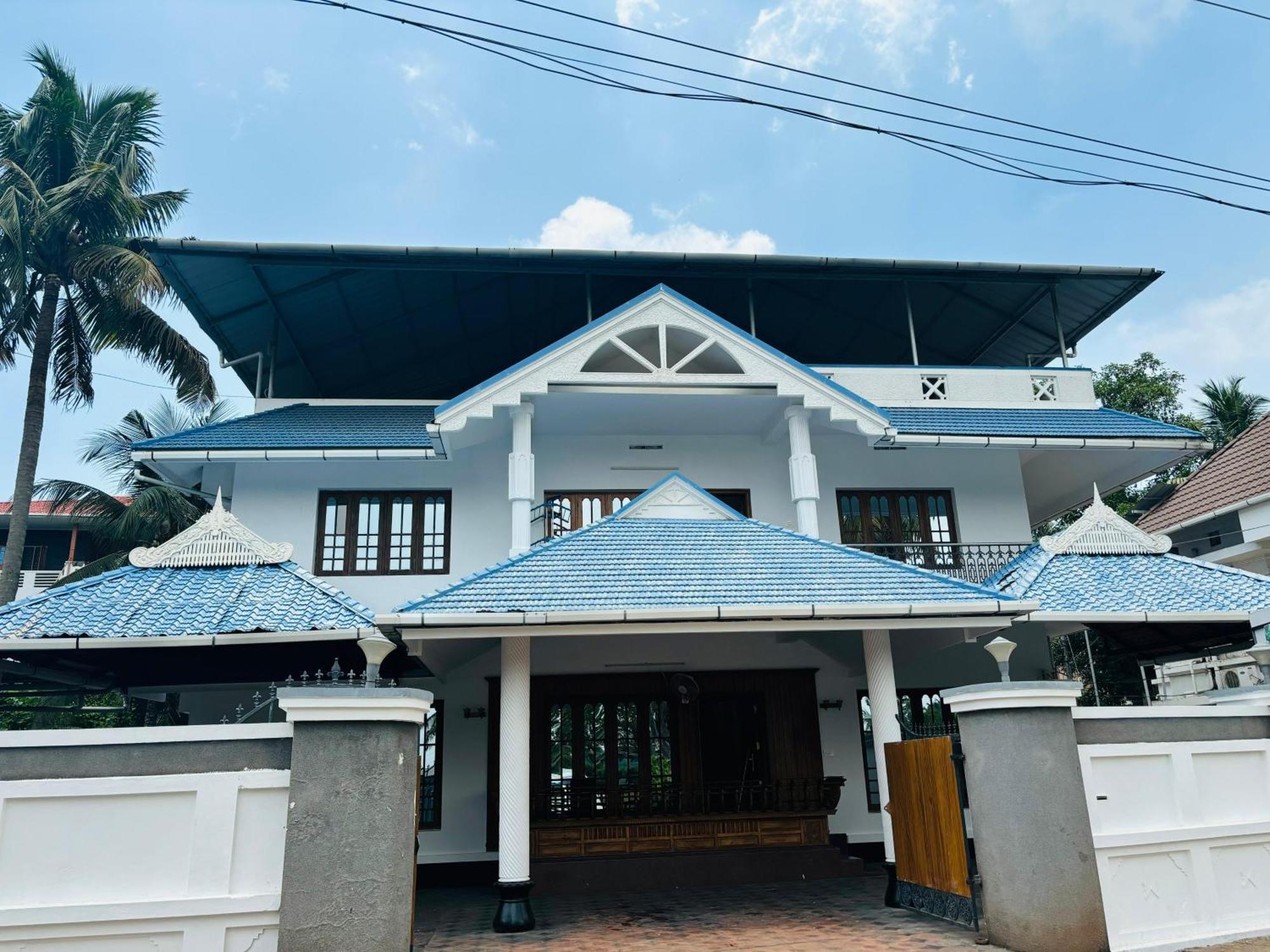Isha Residency Hotel Kochi Exterior foto
