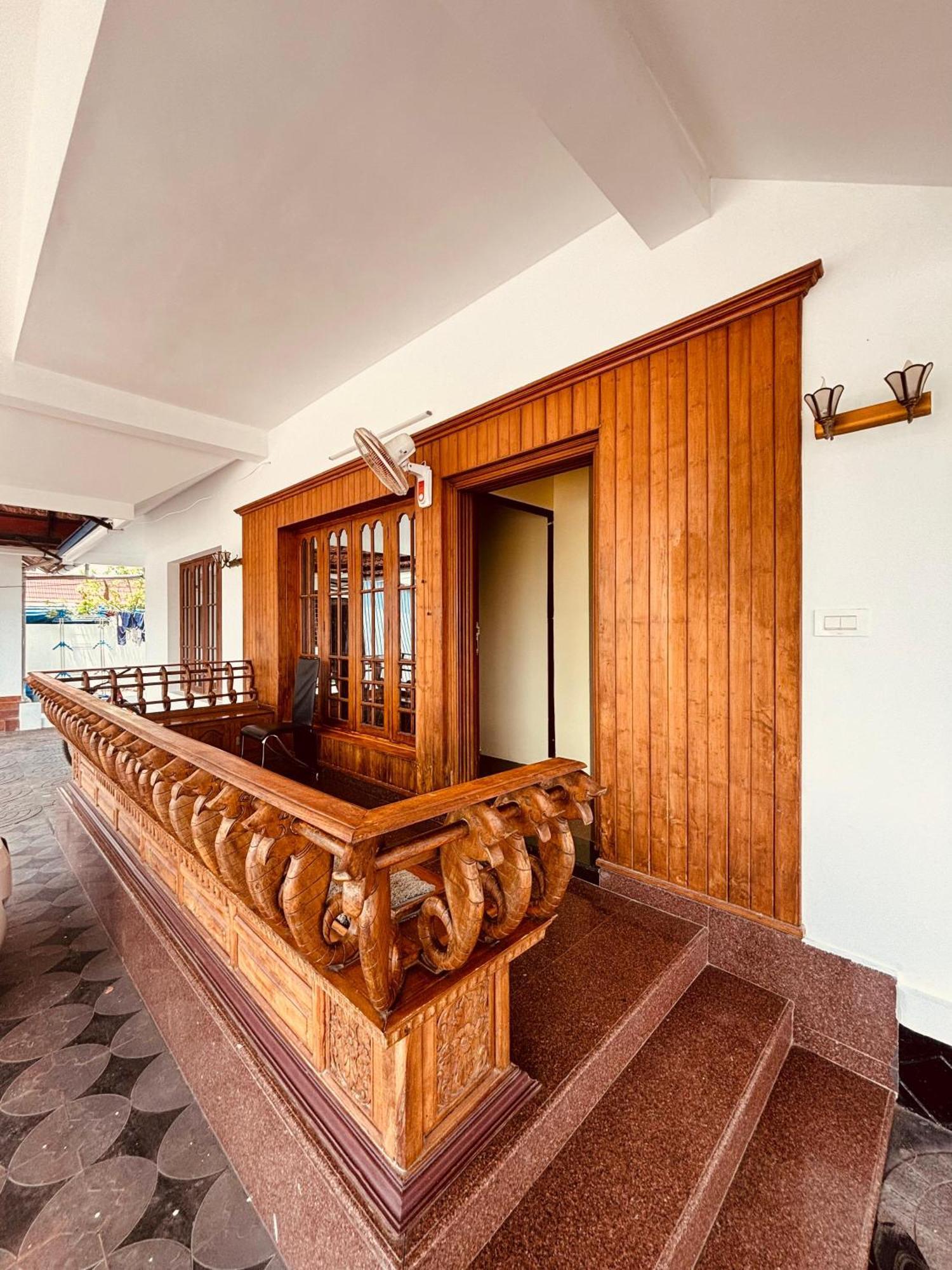 Isha Residency Hotel Kochi Exterior foto