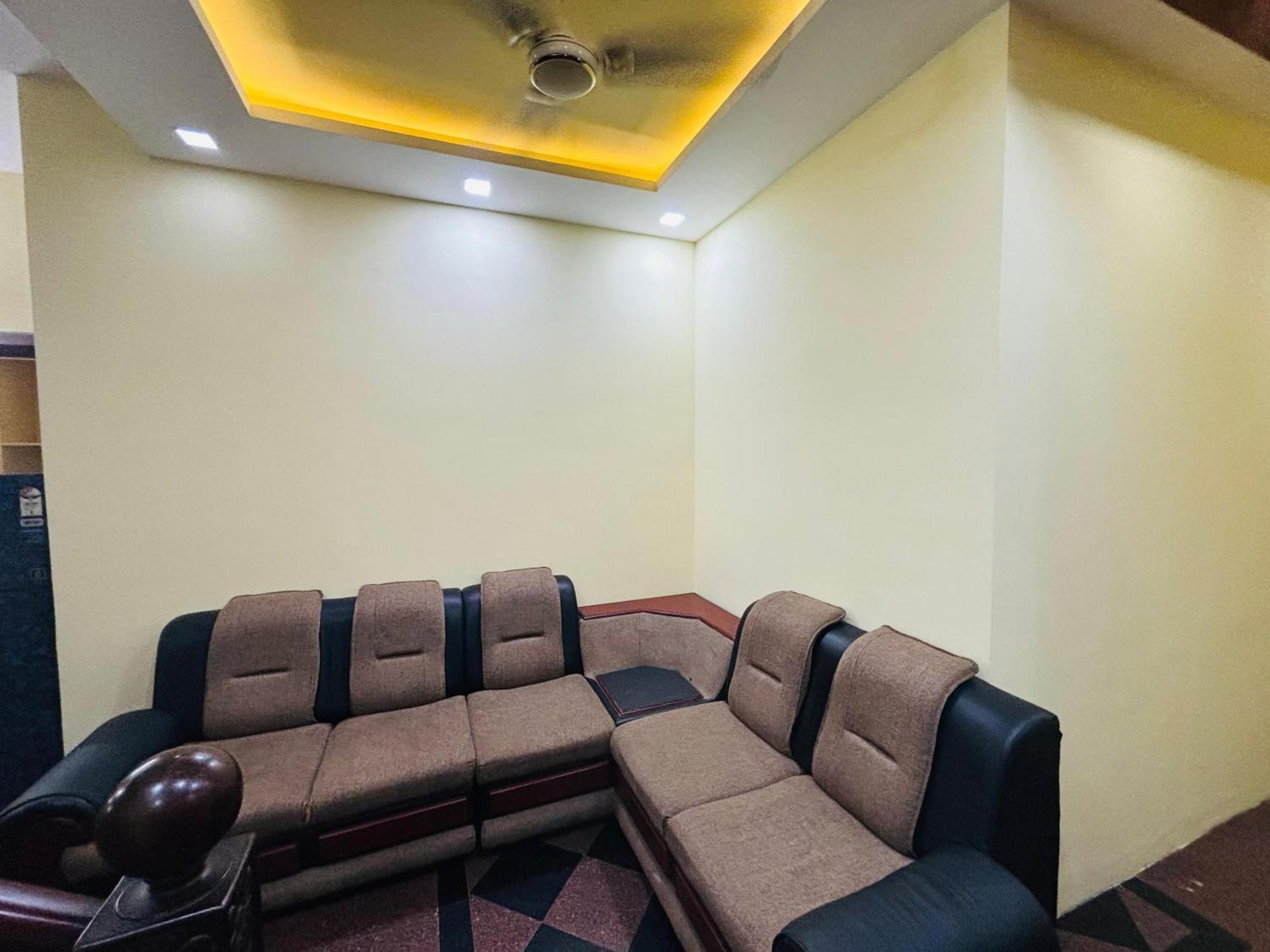 Isha Residency Hotel Kochi Exterior foto
