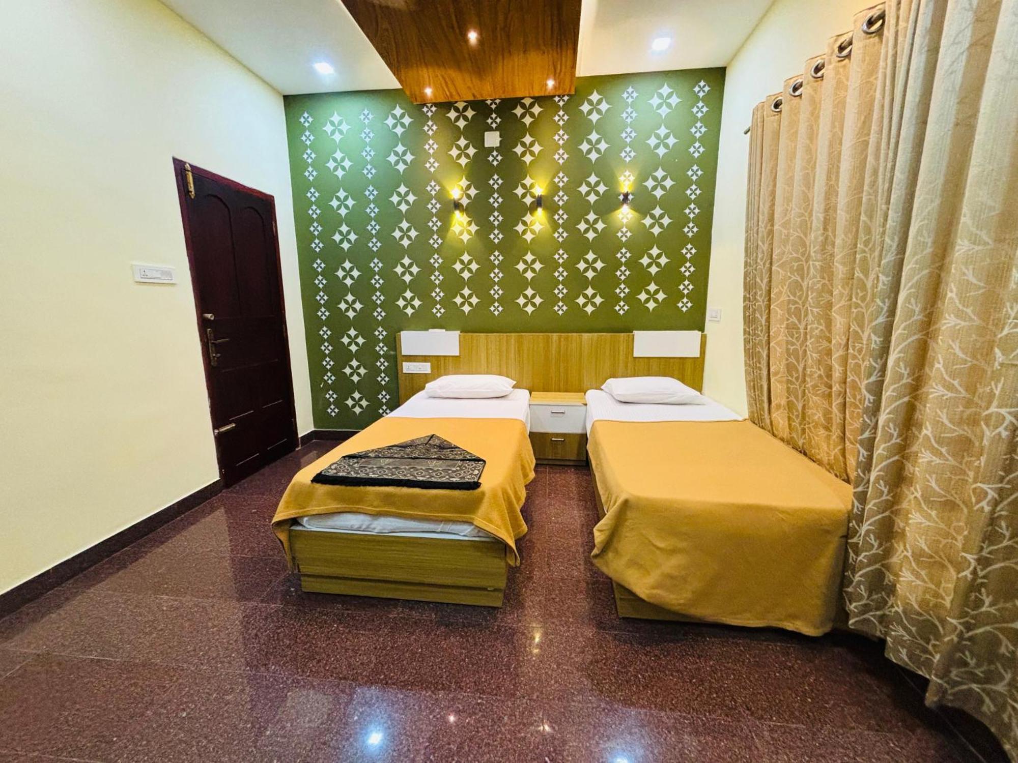 Isha Residency Hotel Kochi Exterior foto